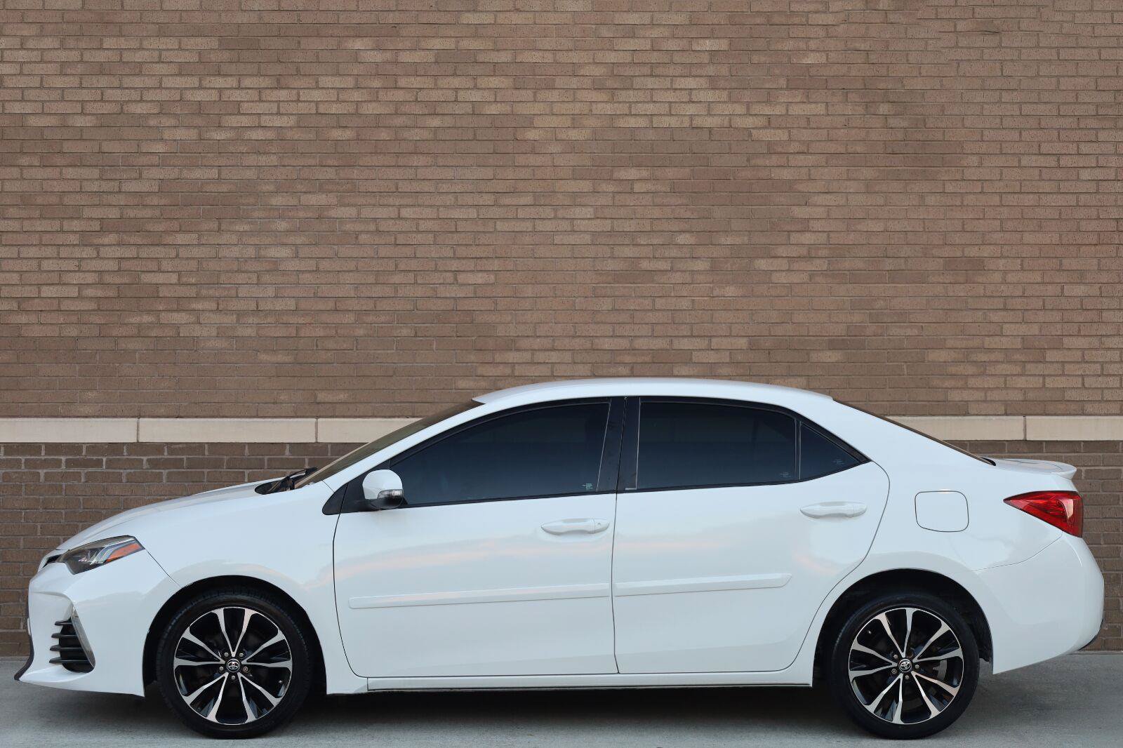Used 2017 Toyota Corolla SE w/ Body Protection Package FWD image 2