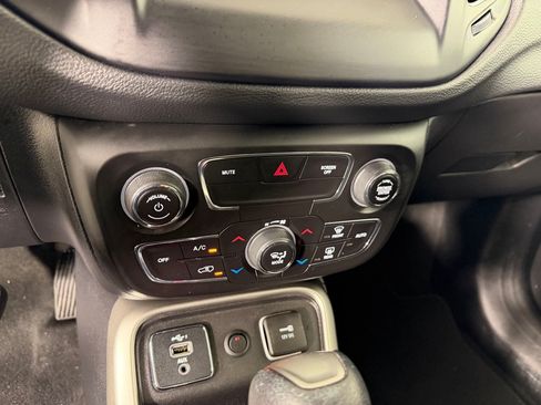 Used 2019 Jeep Compass Sport FWD image 16