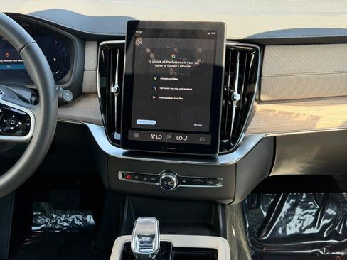 Certified 2025 Volvo XC90 B6 Plus AWD/4WD image 15