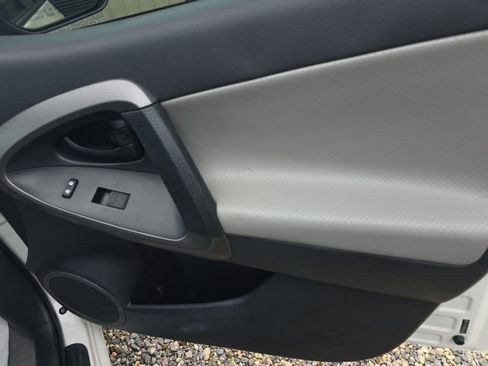 Used 2012 Toyota RAV4 Limited image 18