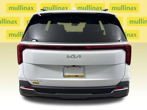 Used 2025 Kia Carnival SX FWD image 6