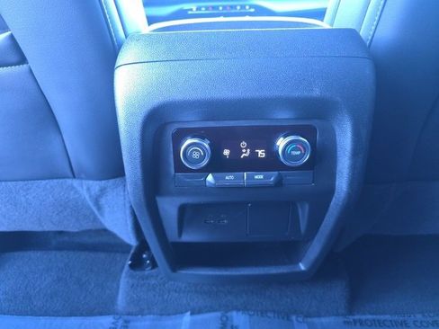 Certified 2025 Buick Enclave Preferred image 27