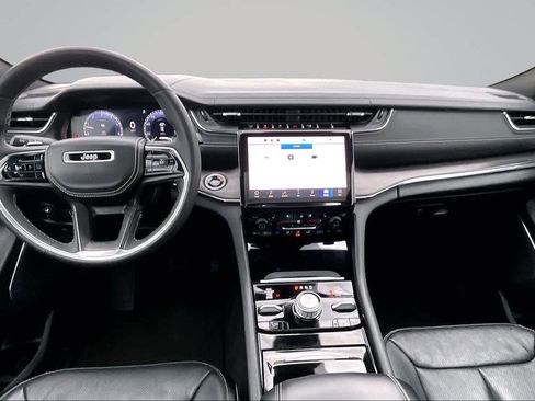 Used 2024 Jeep Grand Cherokee Overland AWD/4WD image 10