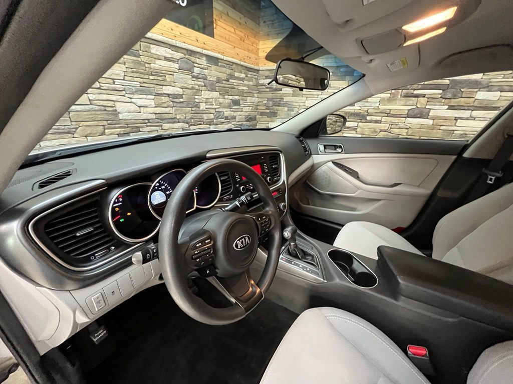 Used 2015 Kia Optima LX FWD image 25
