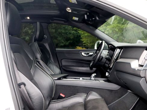 Used 2018 Volvo XC60 T8 R-Design w/ Convenience Package image 32