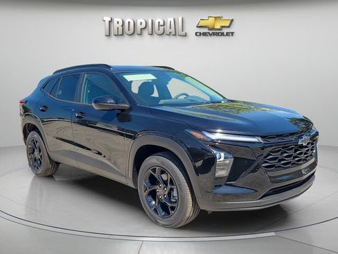 New 2026 Chevrolet Trax LT w/ Midnight Edition FWD image 4