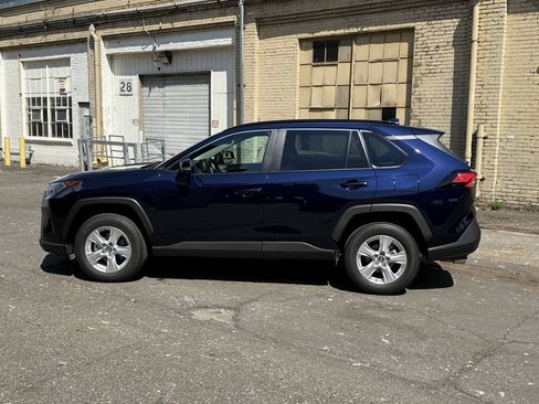 Used 2020 Toyota RAV4 XLE w/ Convenience Package AWD/4WD image 5
