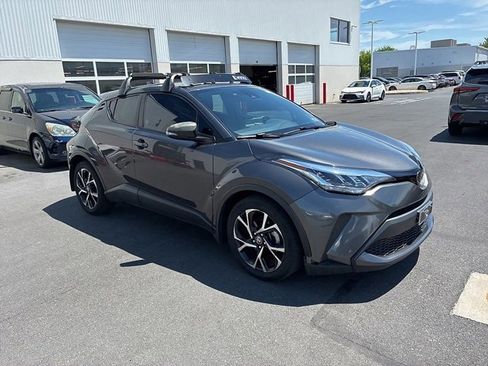 Used 2021 Toyota C-HR XLE FWD image 3