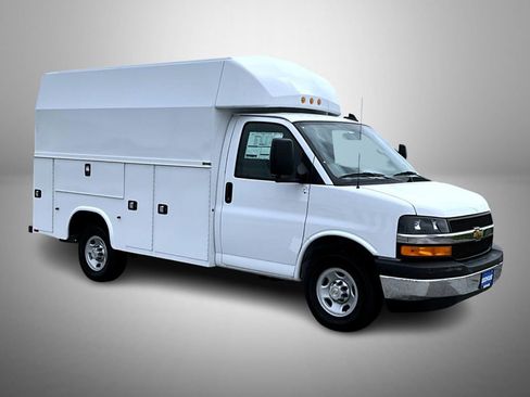 New 2025 Chevrolet Express 3500 w/ Power Convenience Package image 3