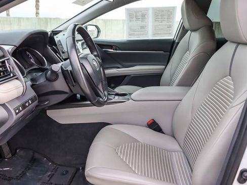 Used 2023 Toyota Camry SE image 19
