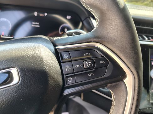 Certified 2025 Jeep Grand Cherokee Altitude image 34