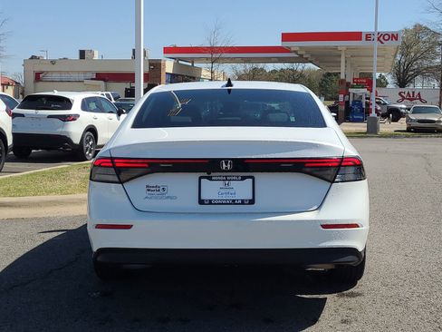 Certified 2025 Honda Accord SE image 4