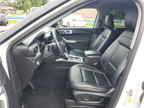 Used 2021 Ford Explorer XLT w/ Equipment Group 202A AWD/4WD image 14