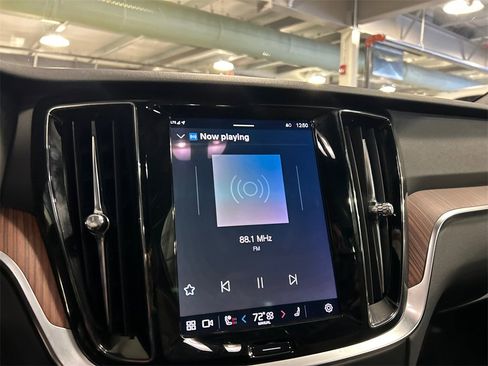 Used 2025 Volvo V60 B5 Cross Country Plus image 16