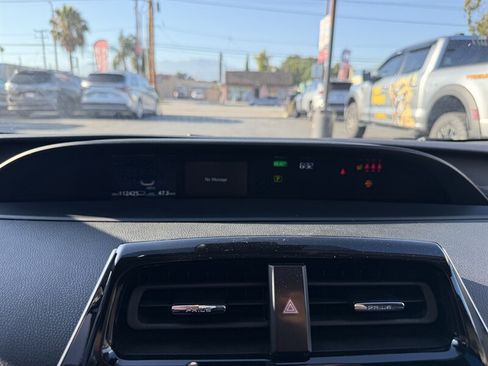 Used 2021 Toyota Prius XLE FWD image 14