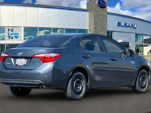 Used 2016 Toyota Corolla LE FWD image 2
