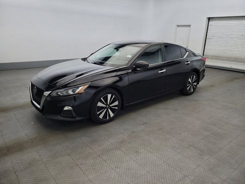 Used 2021 Nissan Altima 2.5 SV w/ SV Premium Package FWD image 2
