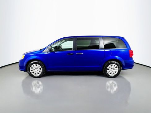 Used 2019 Dodge Grand Caravan SE w/ UConnect Hands-Free Group image 2