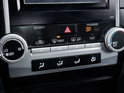 Used 2012 Toyota Camry SE FWD image 25