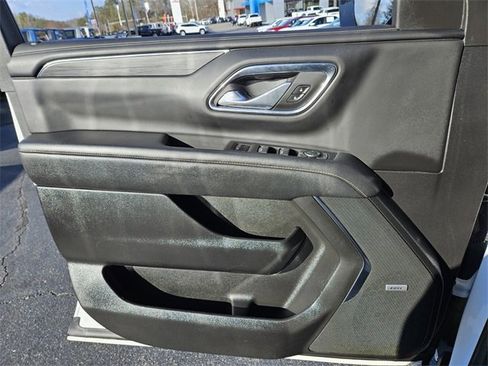 Used 2024 GMC Yukon XL SLT image 31