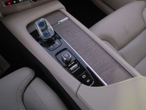 Used 2020 Volvo XC90 T8 Inscription w/ Protection Package Premier image 16