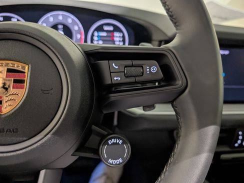 Certified 2025 Porsche Cayenne AWD/4WD image 30
