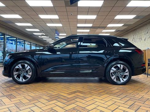 Used 2021 Audi e-tron Premium w/ Convenience Plus Package image 5