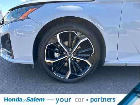 Used 2024 Nissan Altima 2.5 SR FWD image 8