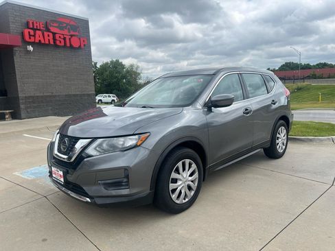 Used 2018 Nissan Rogue S FWD image 2