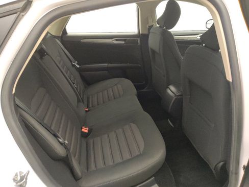 Used 2018 Ford Fusion SE FWD image 19