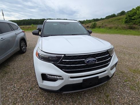 Used 2020 Ford Explorer XLT w/ Equipment Group 202A AWD/4WD image 2