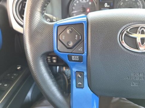 Used 2017 Toyota Tacoma TRD Sport AWD/4WD image 58
