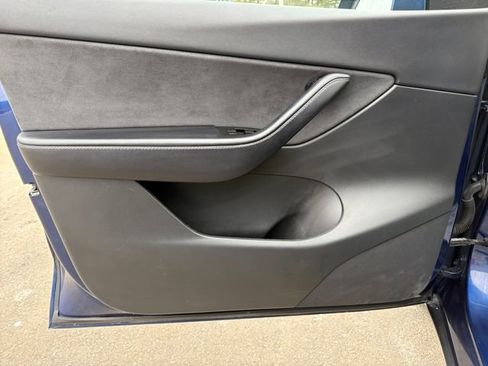 Used 2021 Tesla Model Y Long Range image 12