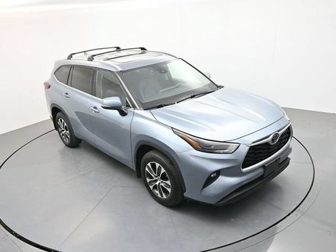 Used 2022 Toyota Highlander XLE AWD/4WD image 18