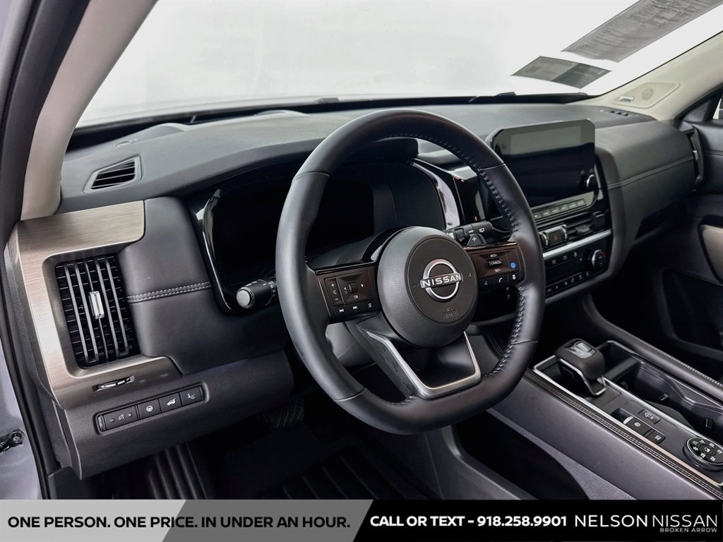 Certified 2025 Nissan Pathfinder Platinum w/ Black Appearance Package AWD/4WD image 9