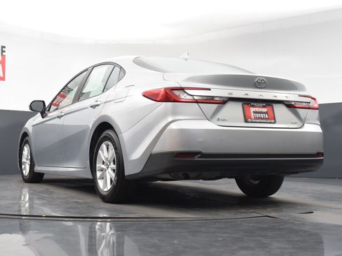 Used 2025 Toyota Camry LE image 27