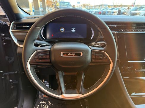 Used 2023 Jeep Grand Cherokee Altitude image 20