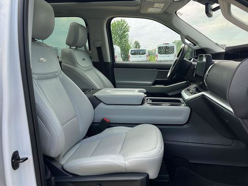 Used 2025 Ford Expedition Max Platinum AWD/4WD image 31