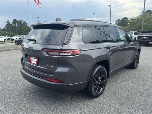 Used 2024 Jeep Grand Cherokee L Laredo image 5