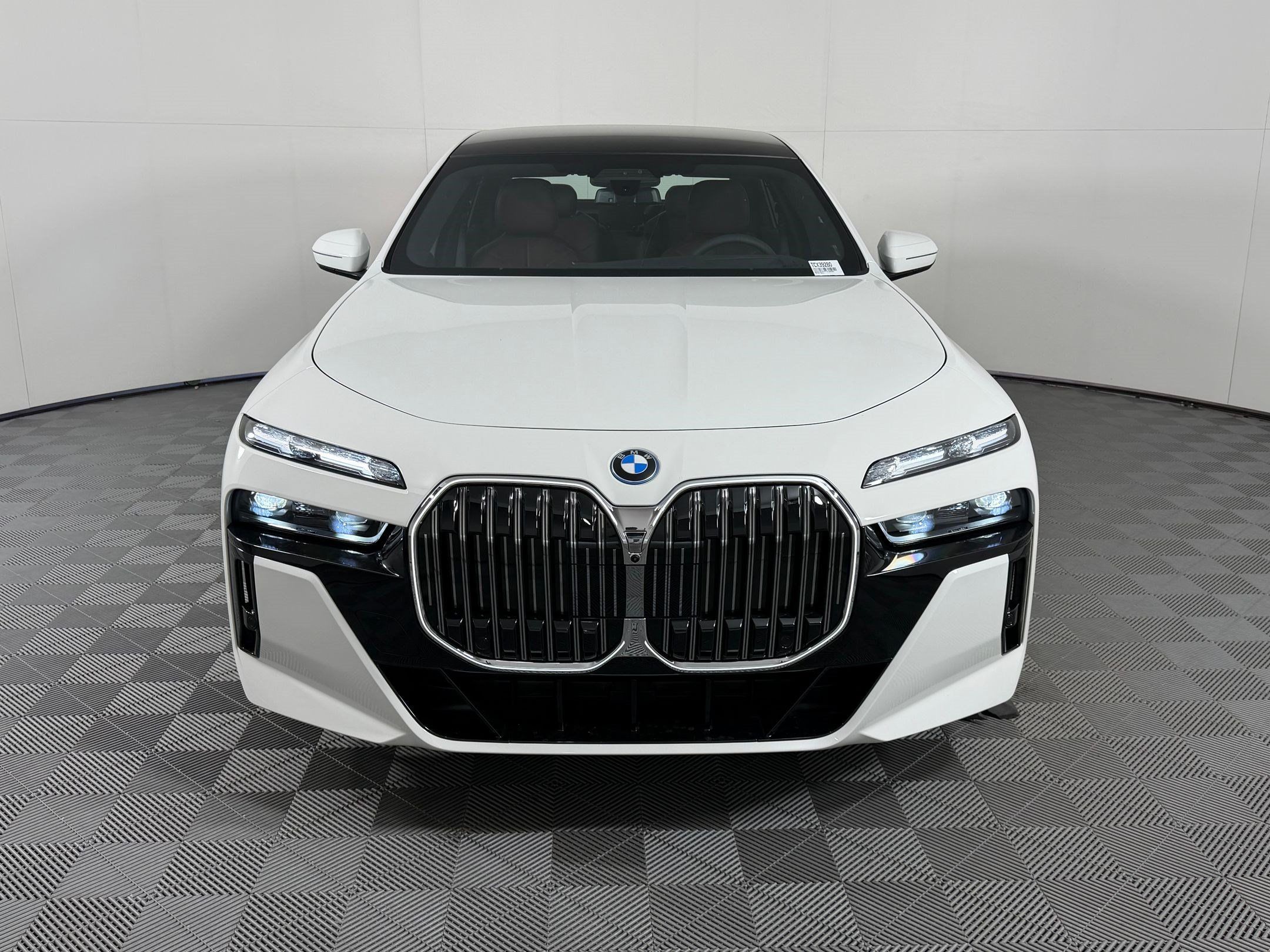 Used 2026 BMW 750e xDrive w/ Executive Package AWD/4WD image 6