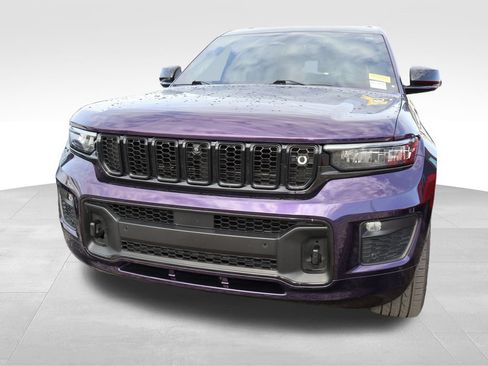 Used 2022 Jeep Grand Cherokee L Overland w/ Advanced Protech Group III AWD/4WD image 4