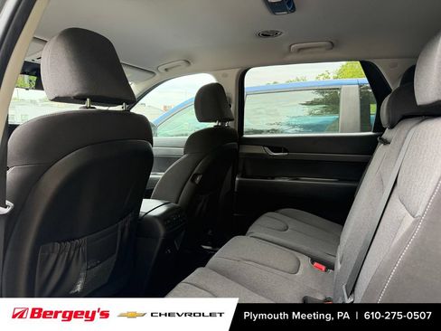 Used 2021 Hyundai Palisade SE w/ Winter Package AWD/4WD image 5