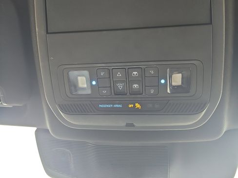 Used 2020 Ford Explorer Platinum w/ Premium Technology Package image 36