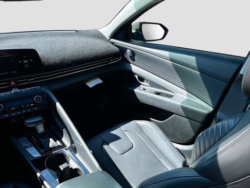 Used 2023 Hyundai Elantra Limited FWD image 25