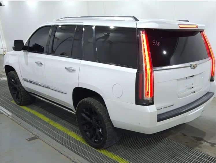 Used 2017 Cadillac Escalade Platinum AWD/4WD image 3