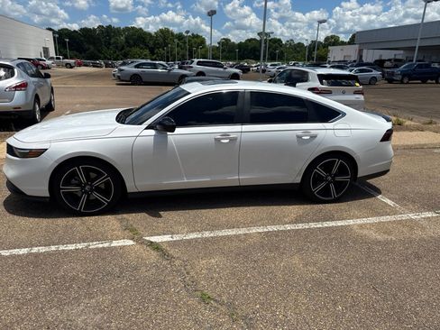 Used 2025 Honda Accord Sport image 8