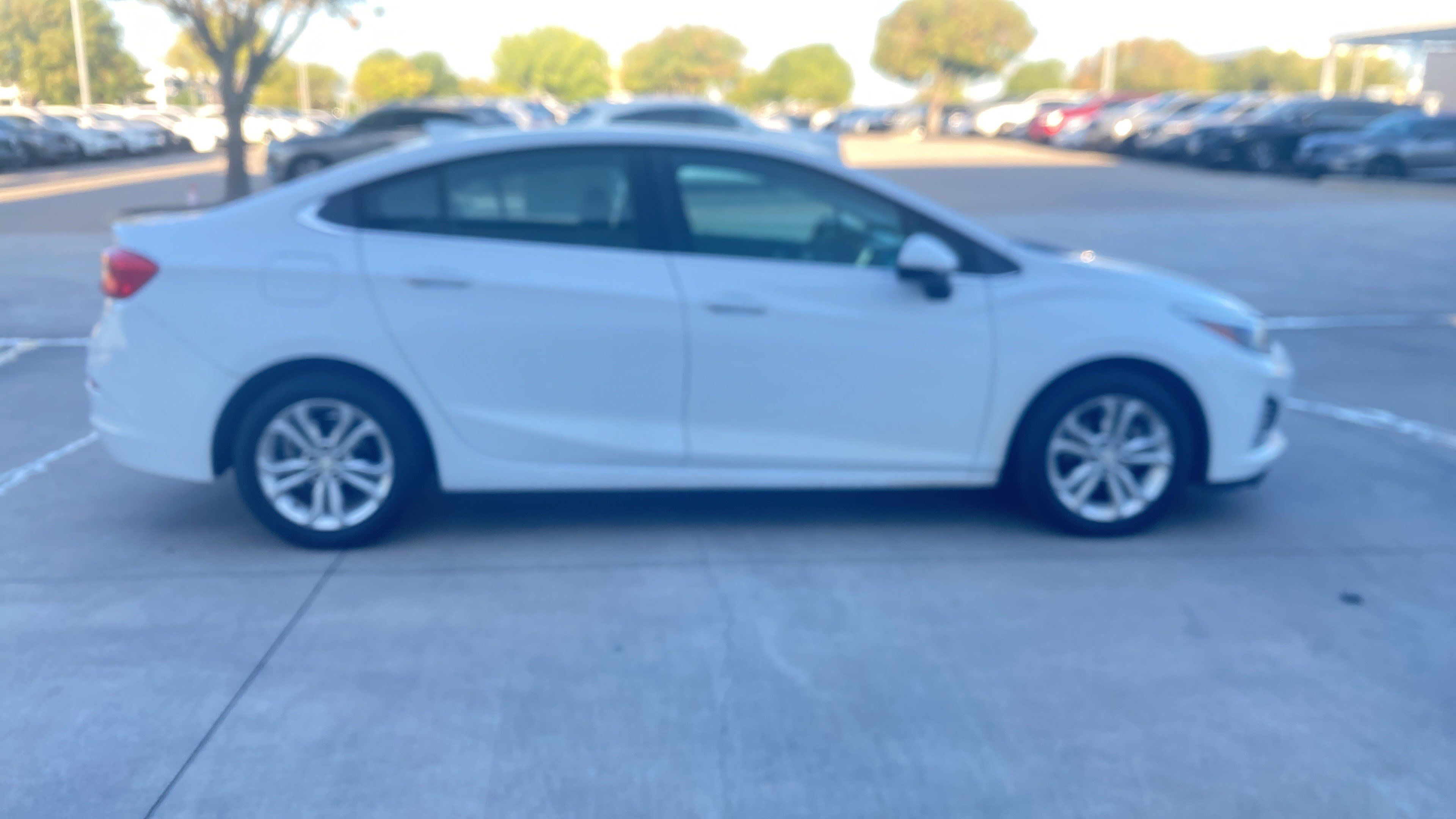 Used 2019 Chevrolet Cruze LT FWD image 7