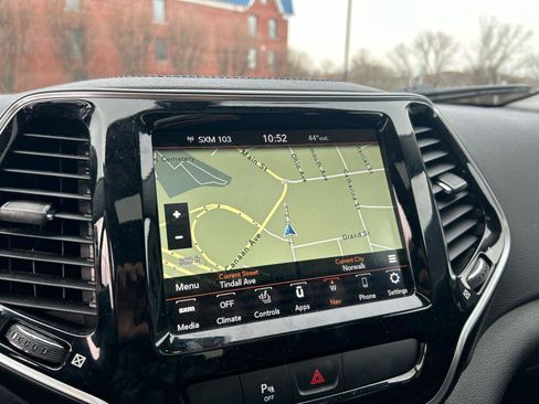 Used 2020 Jeep Cherokee Limited image 16