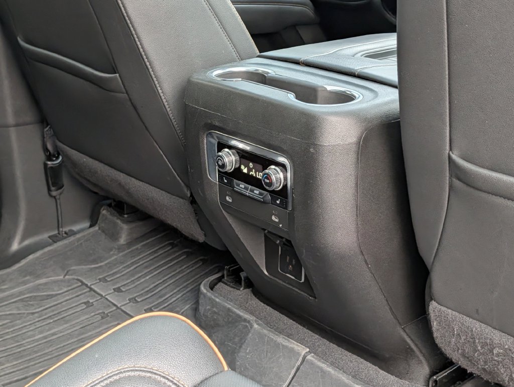 Used 2022 GMC Yukon AT4 AWD/4WD image 33