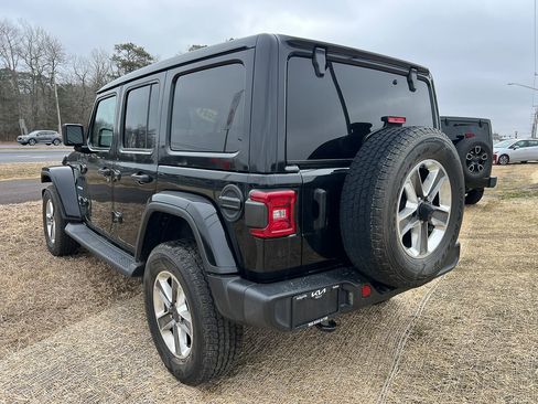 Used 2021 Jeep Wrangler Unlimited Sahara image 3